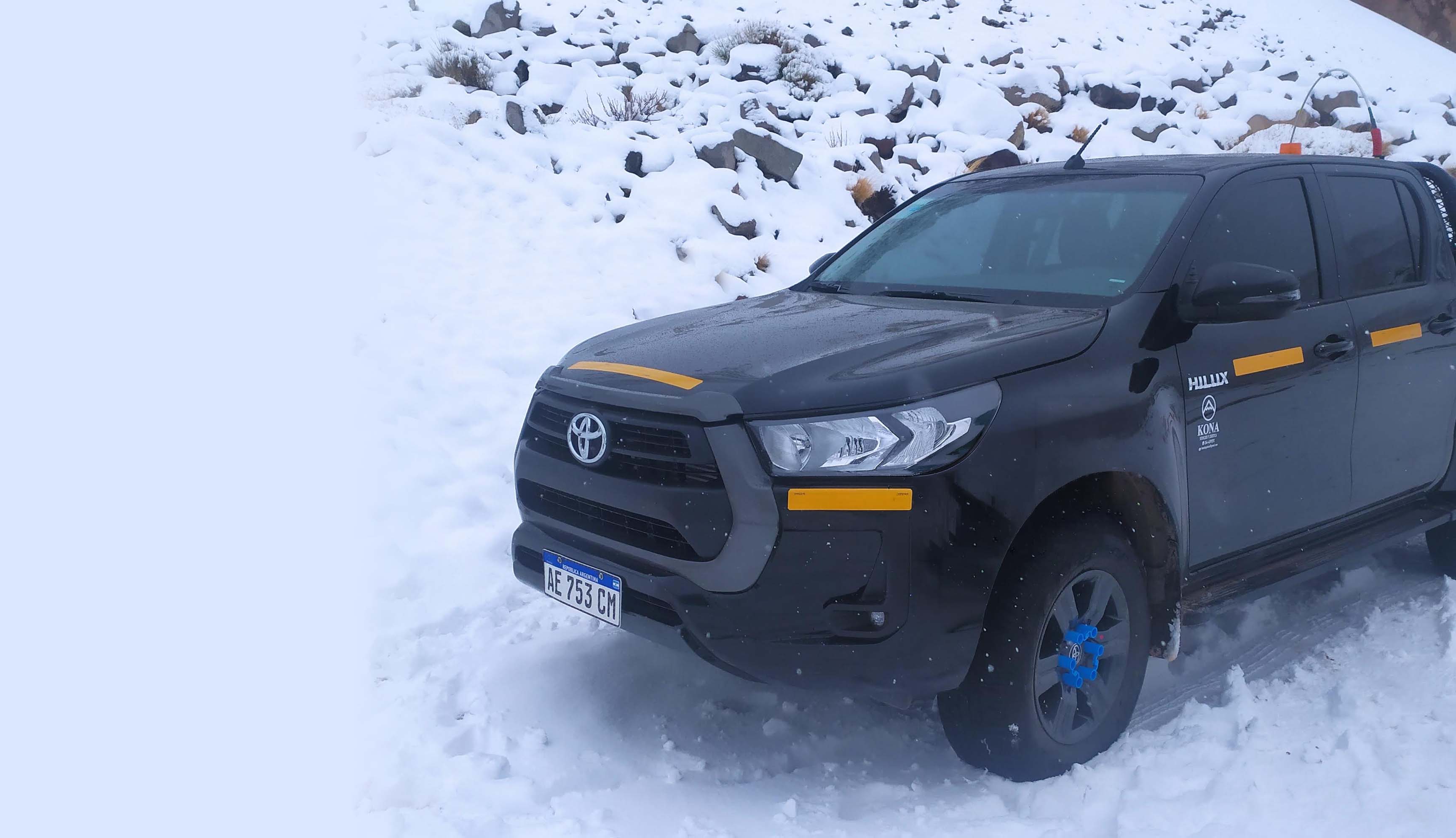Toyota Hilux en terreno minero